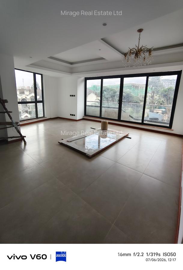 3 Bed Apartment with En Suite in Riverside - 14