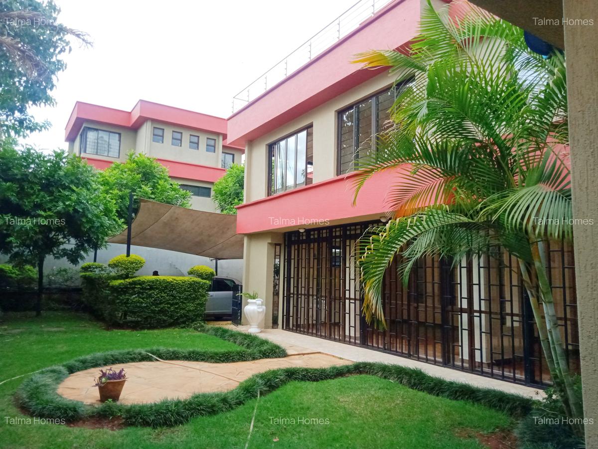 5 Bed Townhouse with En Suite at Lavington - 1