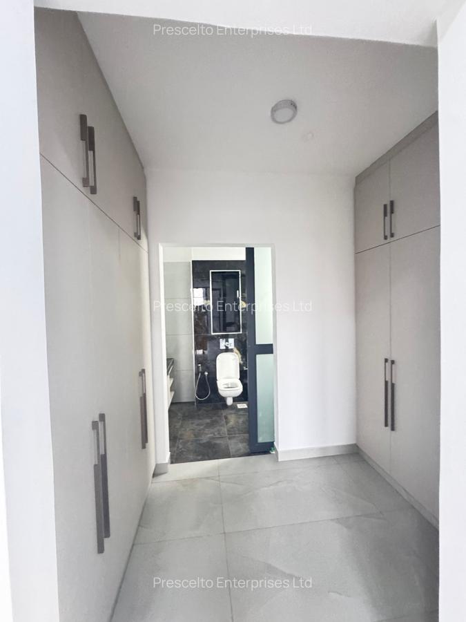 3 Bed Apartment with En Suite at Off Links Road - 13