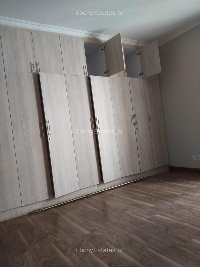 3 Bed Apartment with En Suite in Riverside - 6