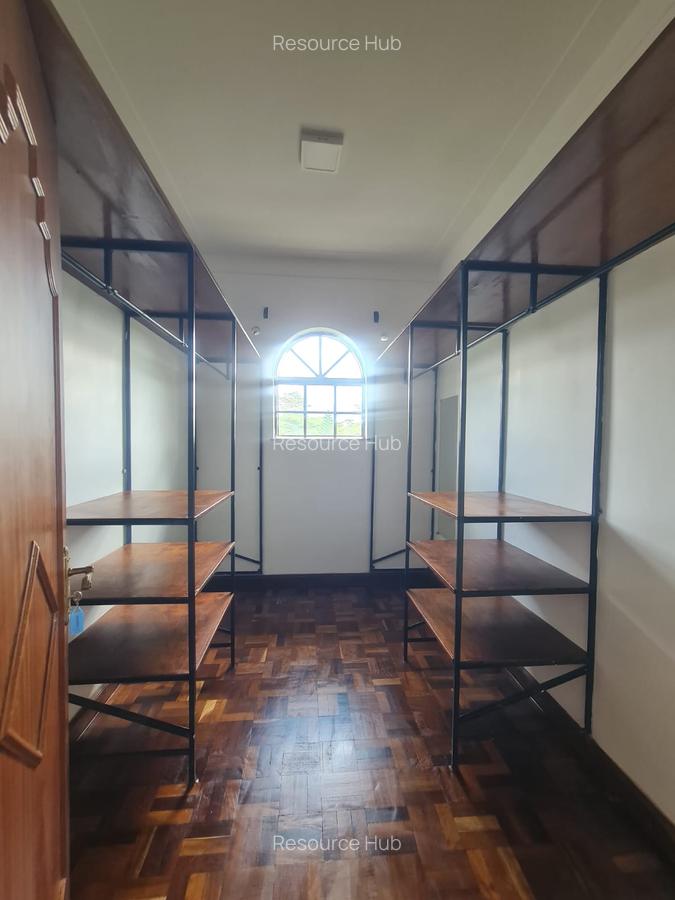 5 Bed House with En Suite at Nyari - 9