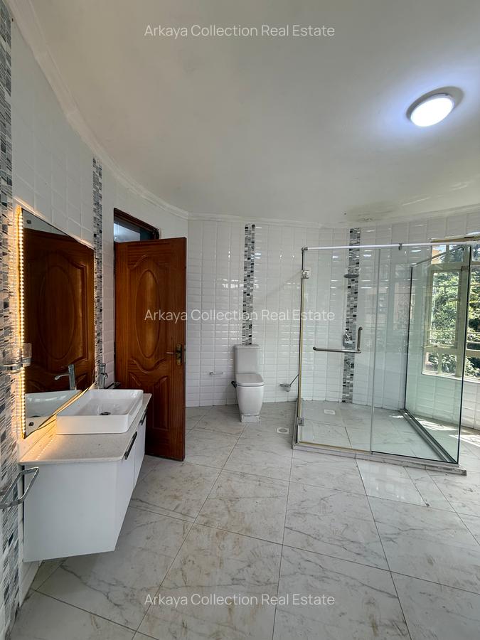 6 Bed House with En Suite in Nyari - 16