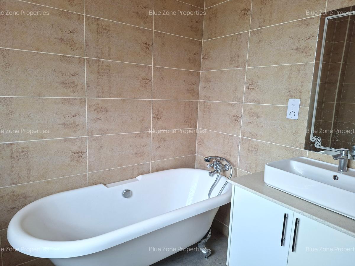 5 Bed Townhouse with En Suite at - 15