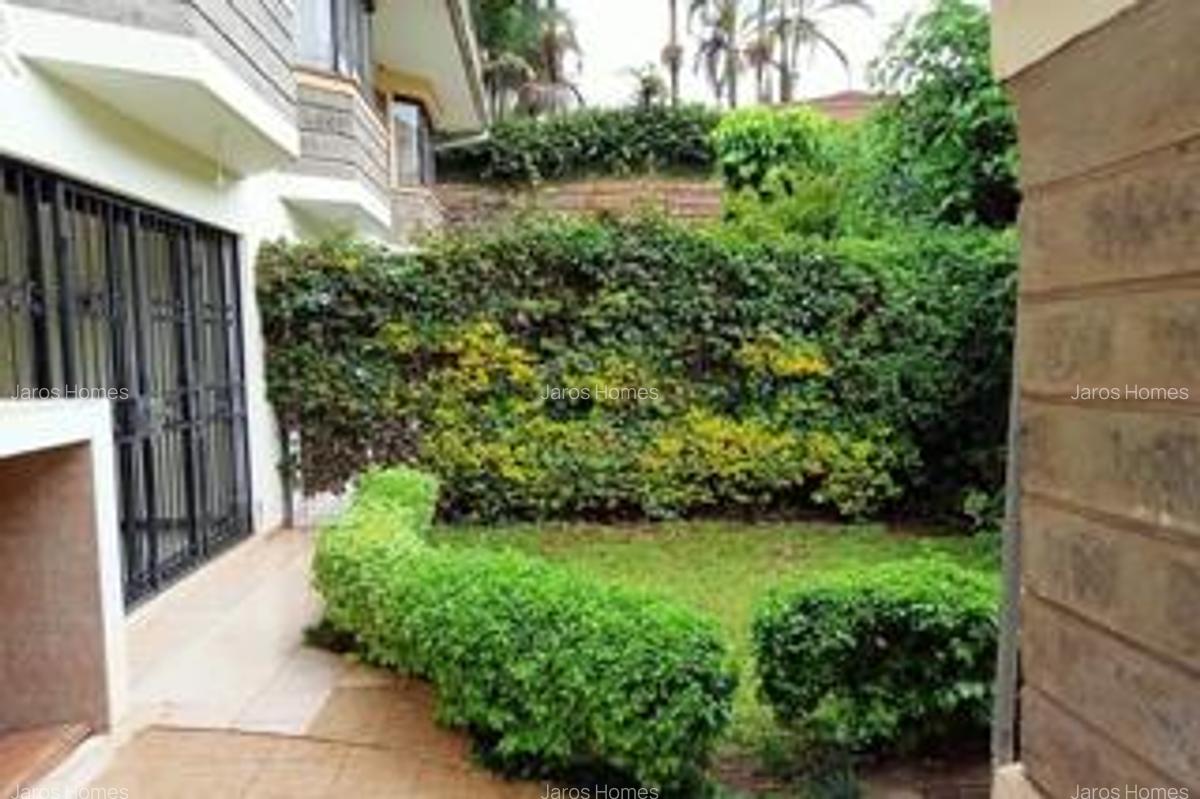 4 Bed Townhouse with En Suite at Grevellea - 2