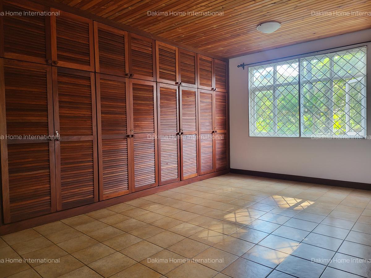 5 Bed Townhouse with En Suite in Rosslyn - 15
