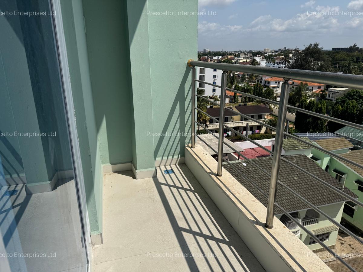 2 Bed Apartment with En Suite at Off Links Road - 14