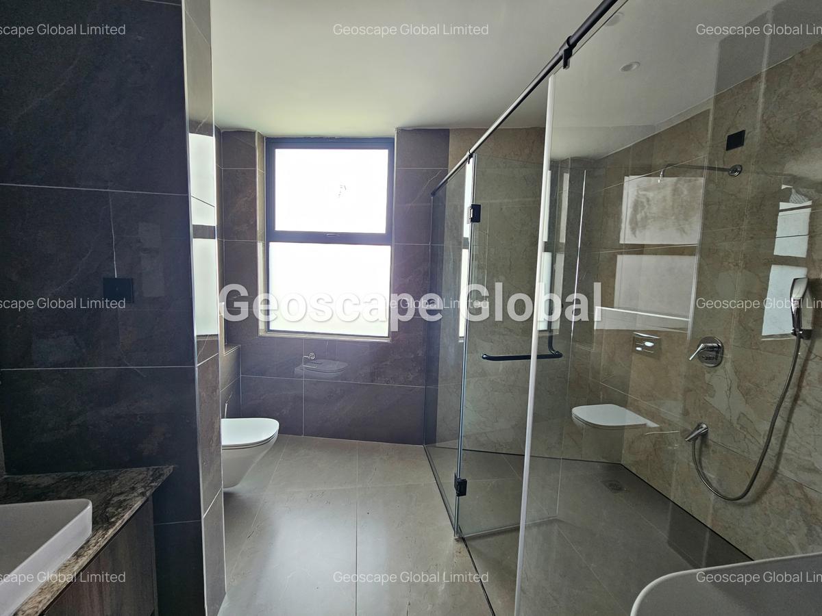 4 Bed Apartment with En Suite in Riverside - 5