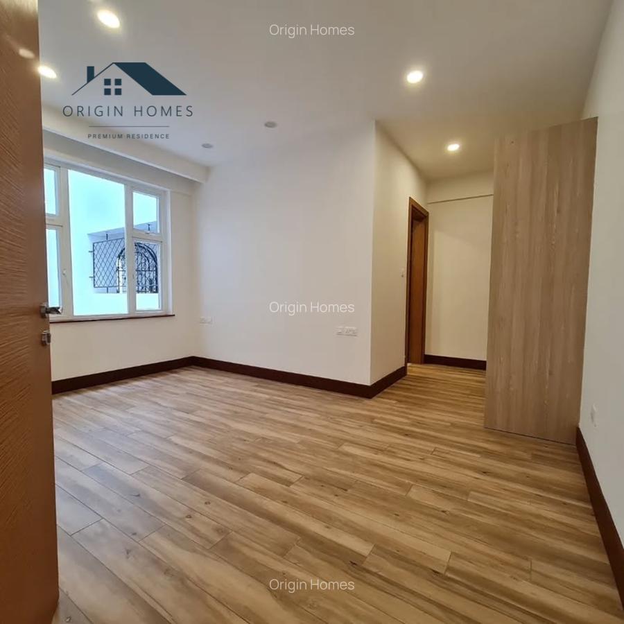 3 Bed Apartment with En Suite at Parklands - 5