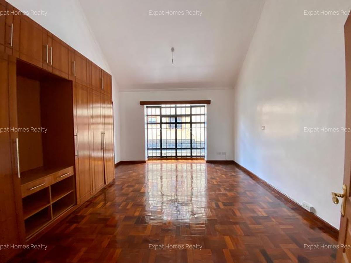 4 Bed House in Lavington - 11