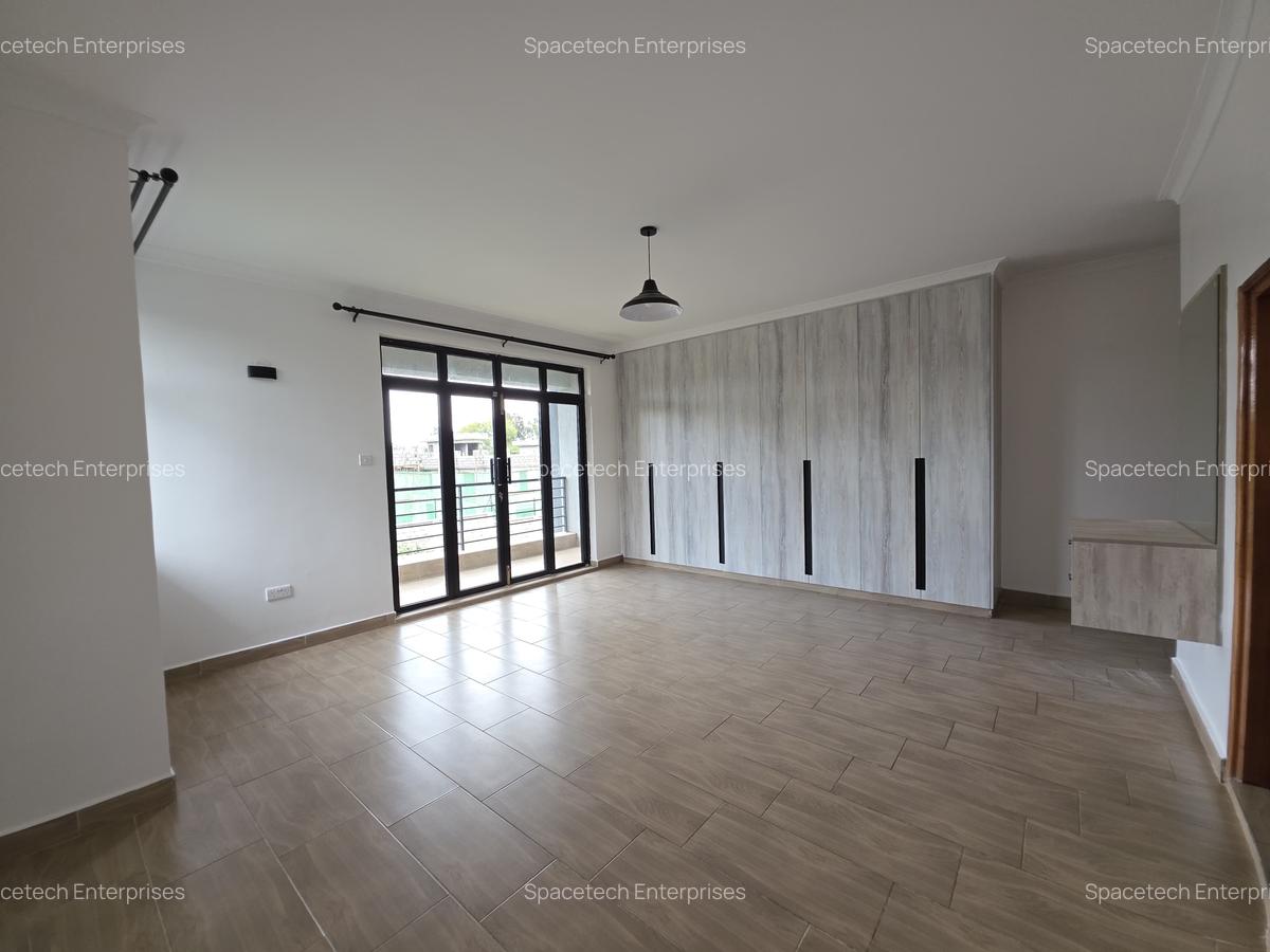 5 Bed Townhouse with En Suite in Ridgeways - 14
