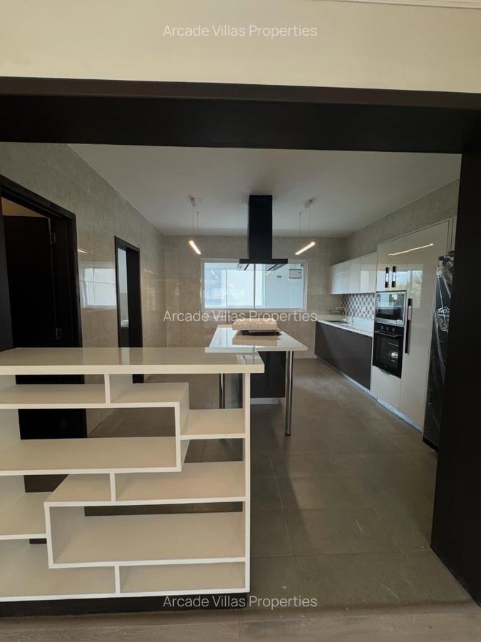 3 Bed Apartment with En Suite in Riverside - 4