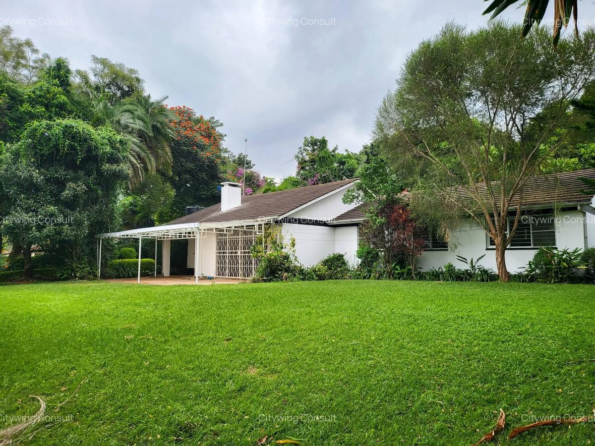 4 Bed House with En Suite at Crescent Road - 4