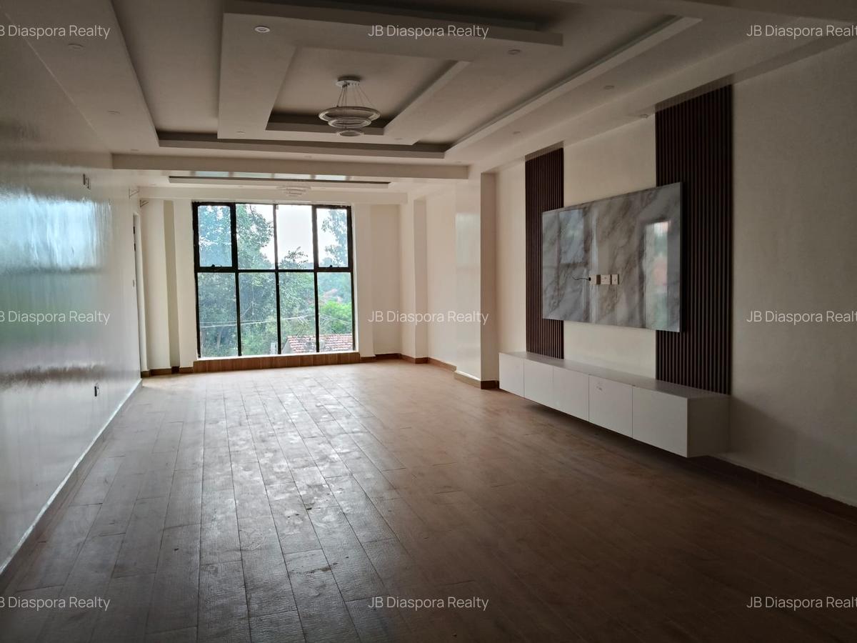 4 Bed Apartment with Swimming Pool at City Park - 8