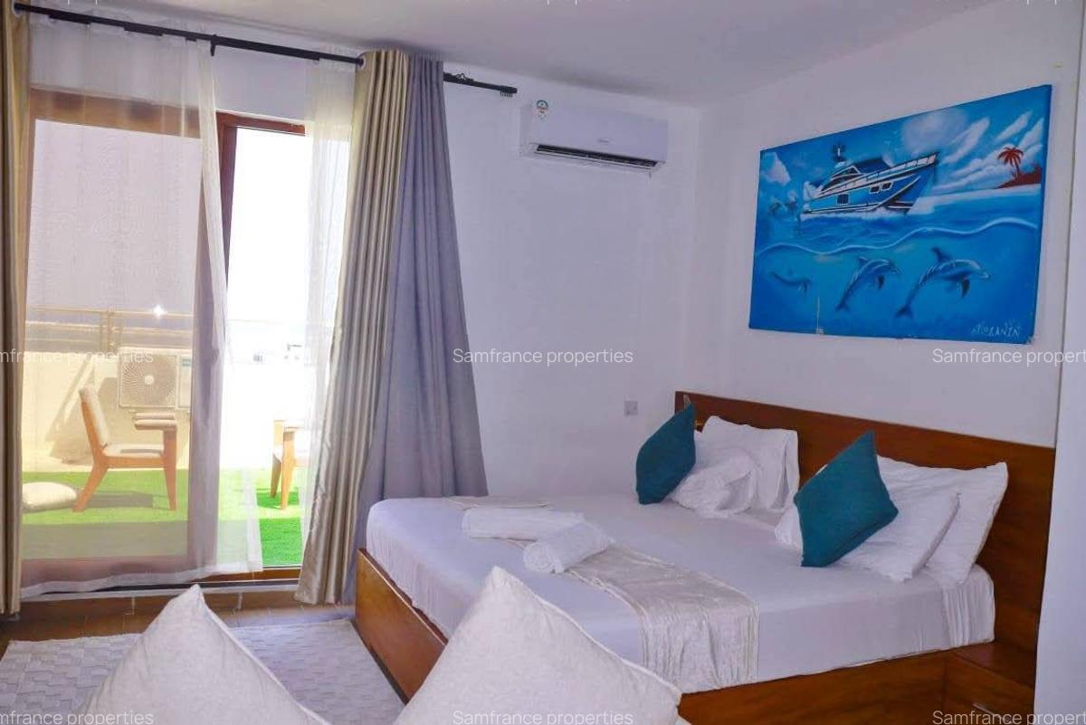 Serviced Studio Apartment with En Suite at Baobab Road - 8