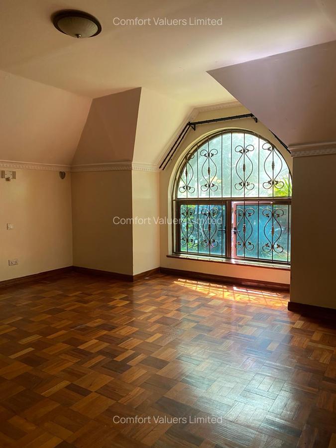 6 Bed Townhouse with En Suite at Near State House Road - 4