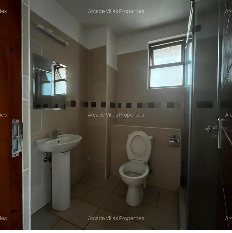 3 Bed Apartment with En Suite in Riverside - 12