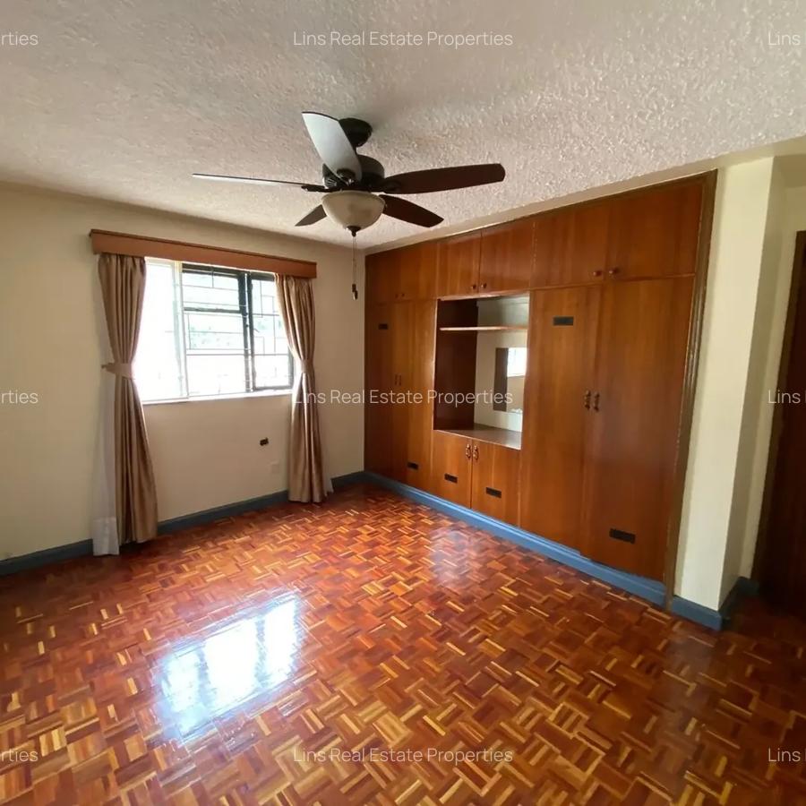 5 Bed House with En Suite in Runda - 15
