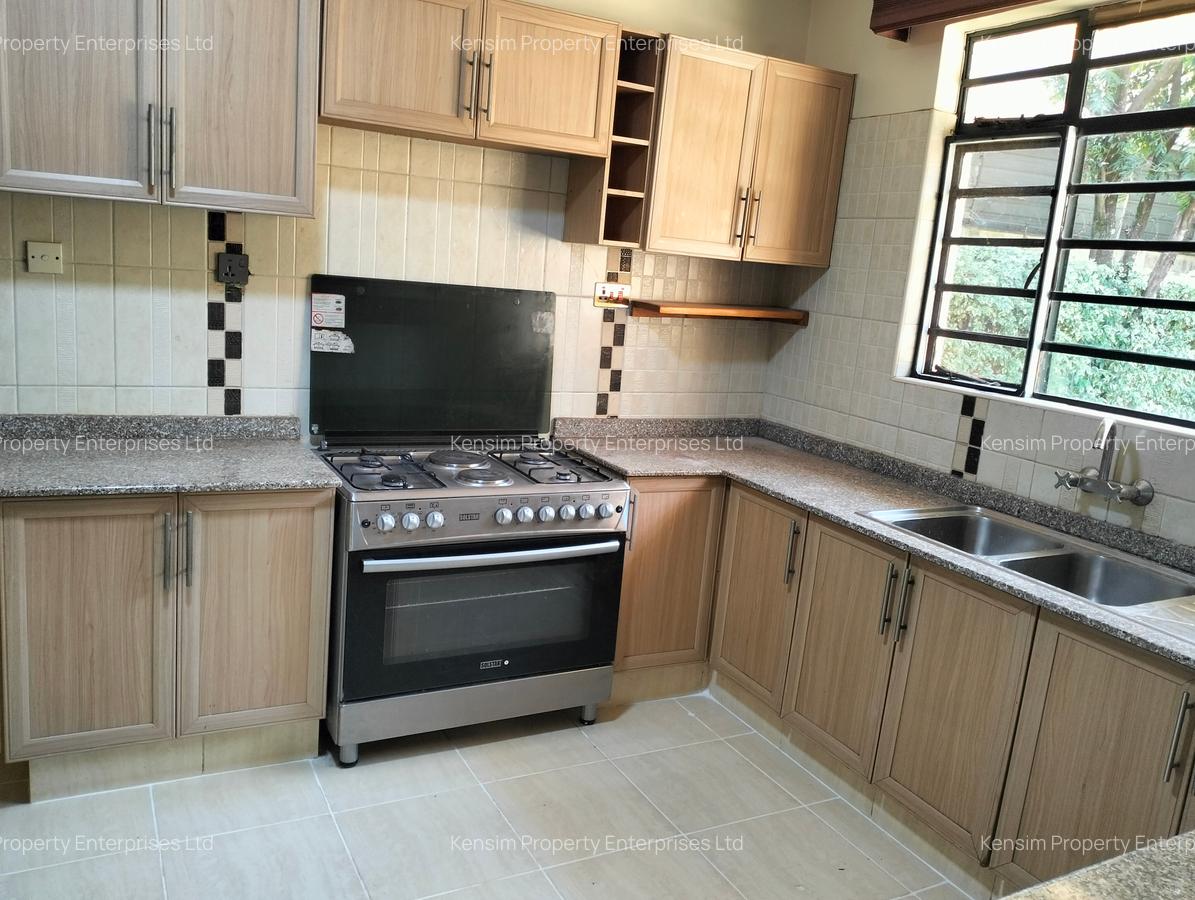 5 Bed Townhouse with En Suite in Nyari - 7