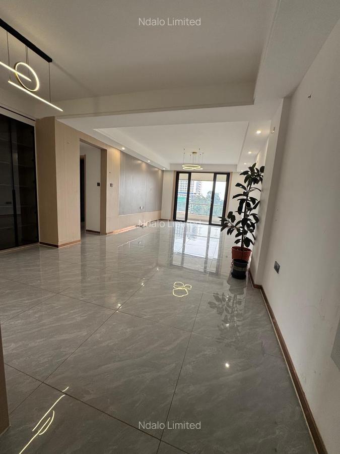 3 Bed Apartment with En Suite at Riverside - 11