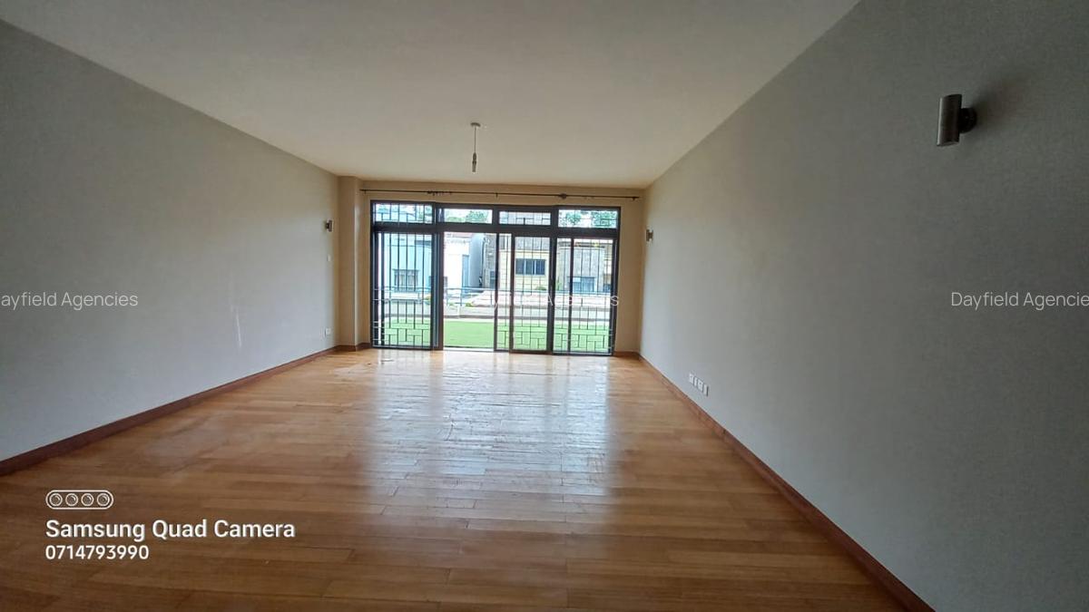 5 Bed House with En Suite in Spring Valley - 3