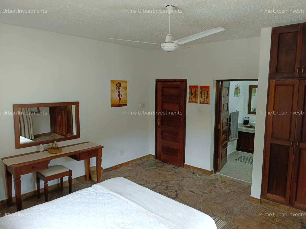 4 Bed House with En Suite at Diani Beach - 8