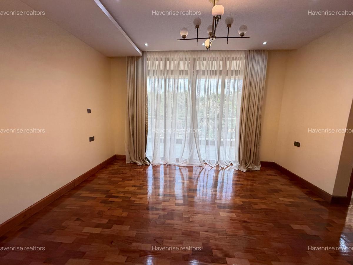 5 Bed House with En Suite at Rosslyn - 20