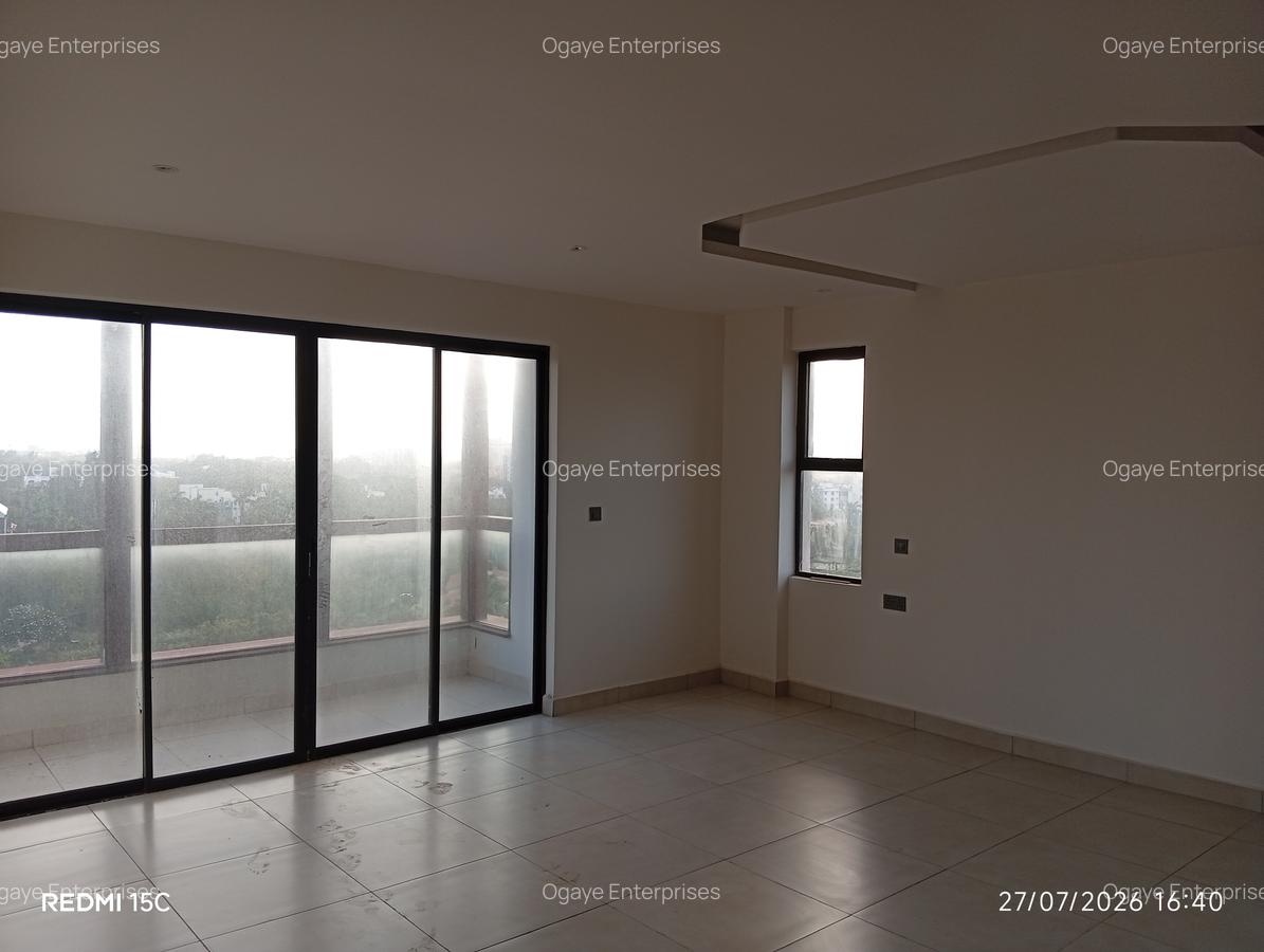 3 Bed Apartment with En Suite at Green Wood Drive - 7