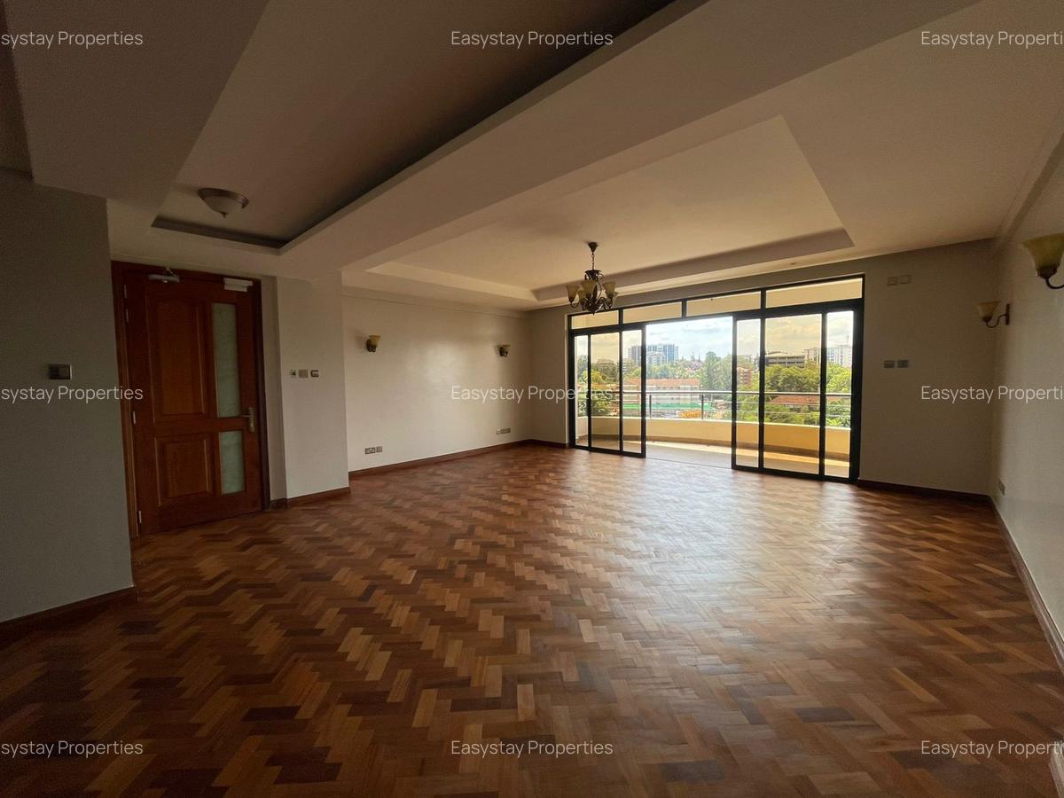 4 Bed Apartment with En Suite in Riverside - 15