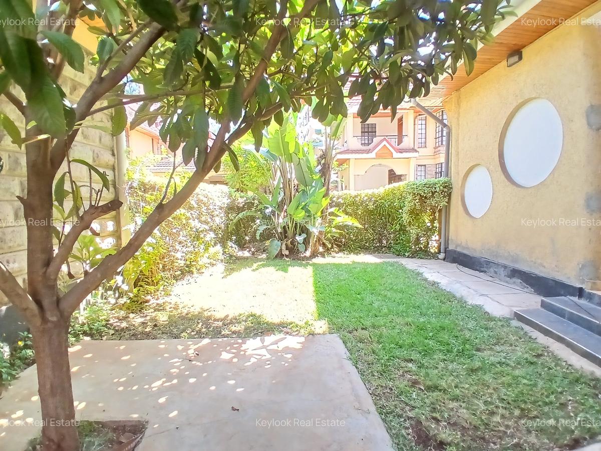 5 Bed Townhouse with En Suite at Lavington - 4