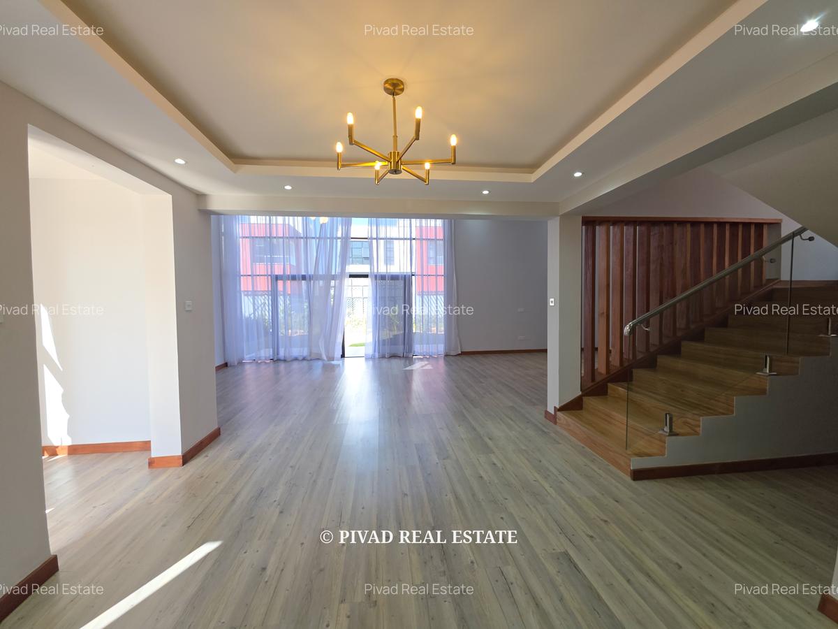 4 Bed Townhouse with Swimming Pool in Membley - 4