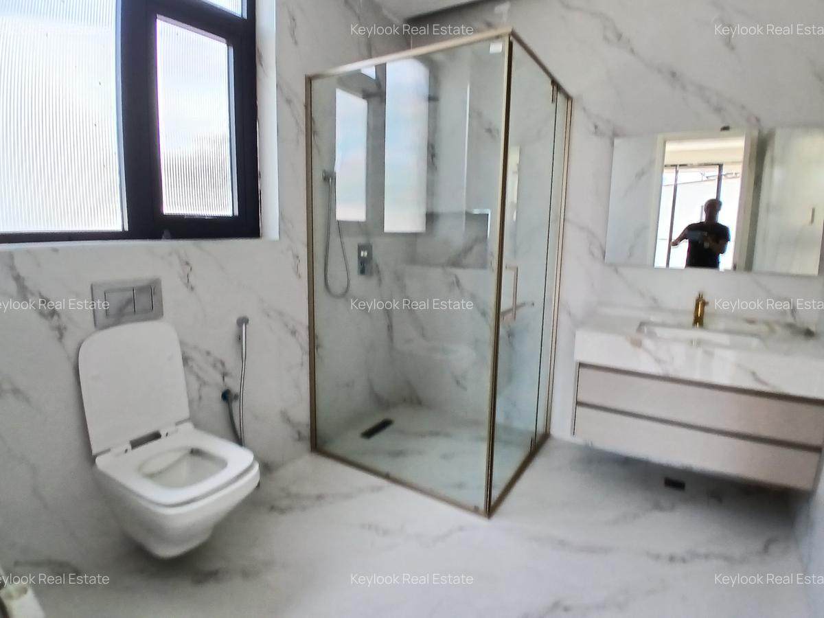 5 Bed Townhouse with En Suite at Lavington Green - 9