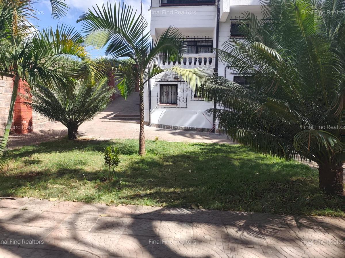 Serviced 2 Bed Apartment with En Suite in Runda - 2