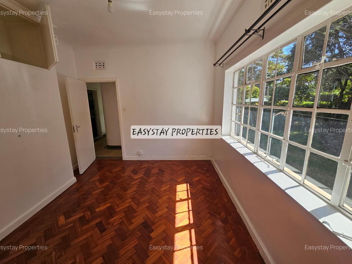 4 Bed House with En Suite in Lavington - 10
