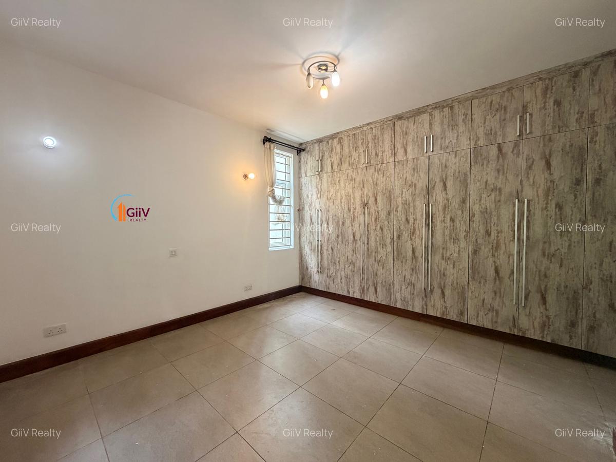 4 Bed House with Swimming Pool in Rosslyn - 16