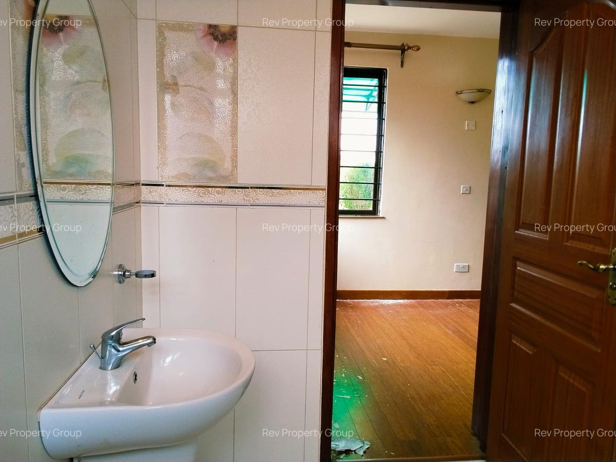 5 Bed Townhouse with En Suite in Lavington - 19
