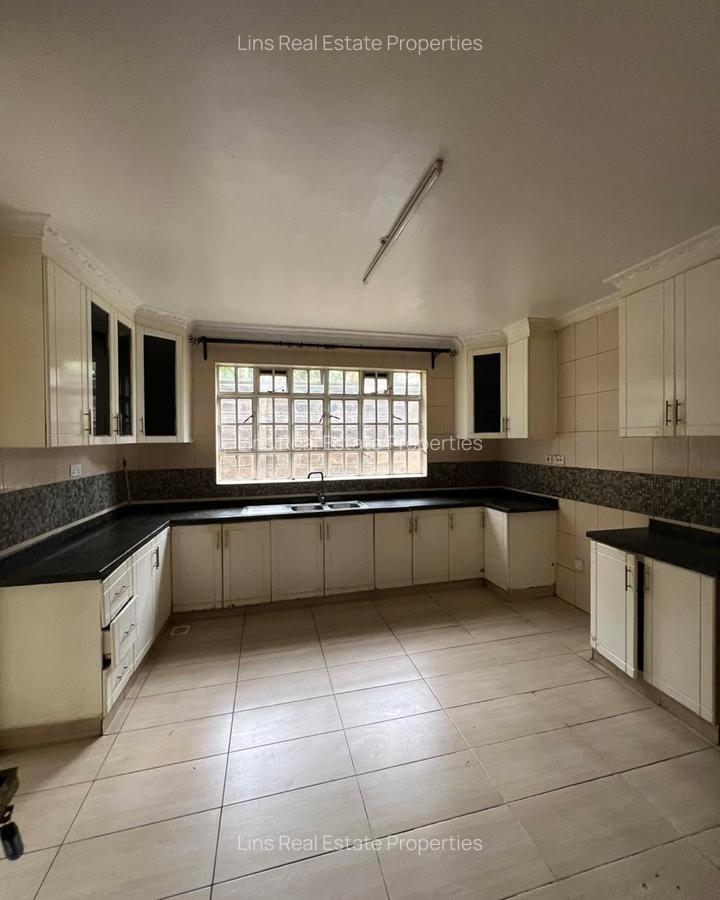 5 Bed Townhouse with En Suite in Lavington - 8