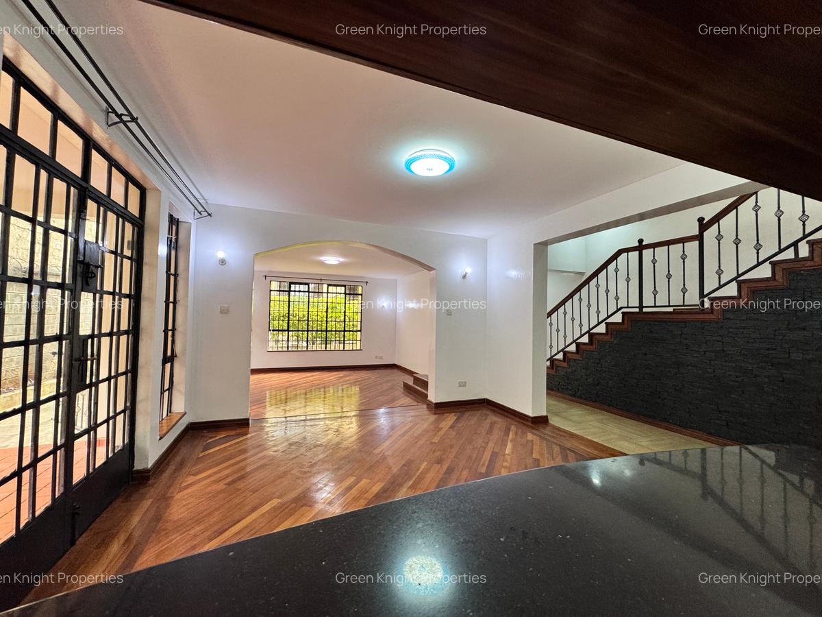 5 Bed Townhouse with En Suite in General Mathenge - 4