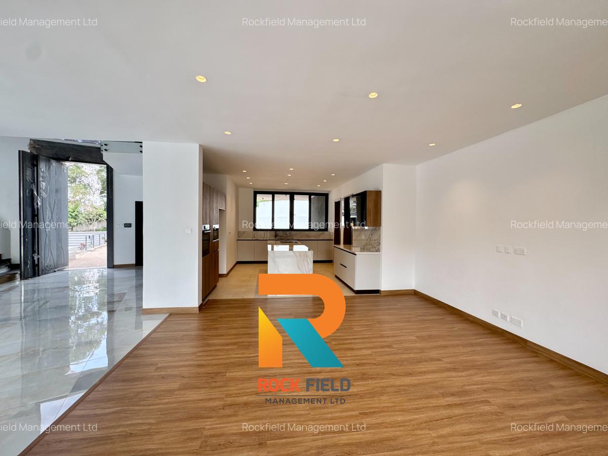 5 Bed Townhouse with En Suite at Off Redhill Road - 3
