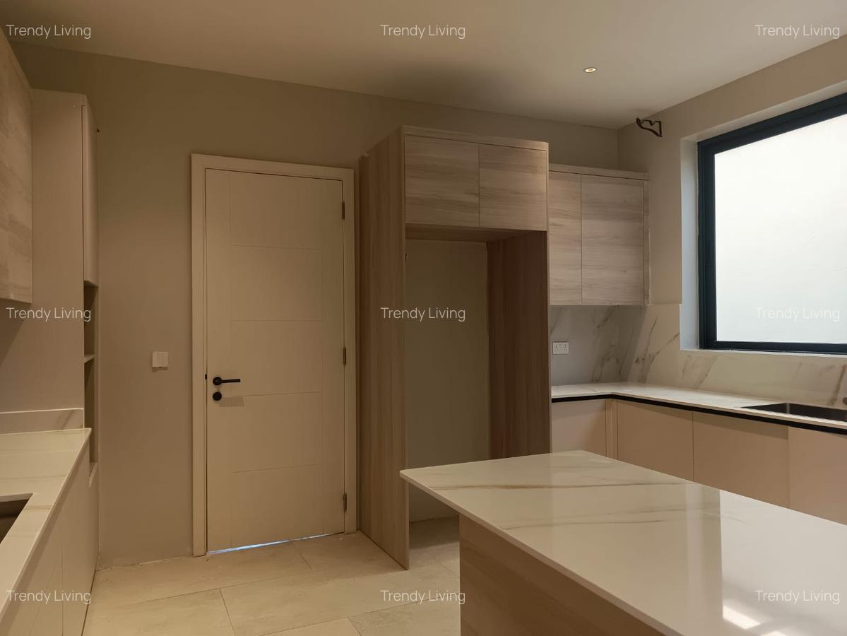 5 Bed Townhouse with En Suite in Lavington - 9