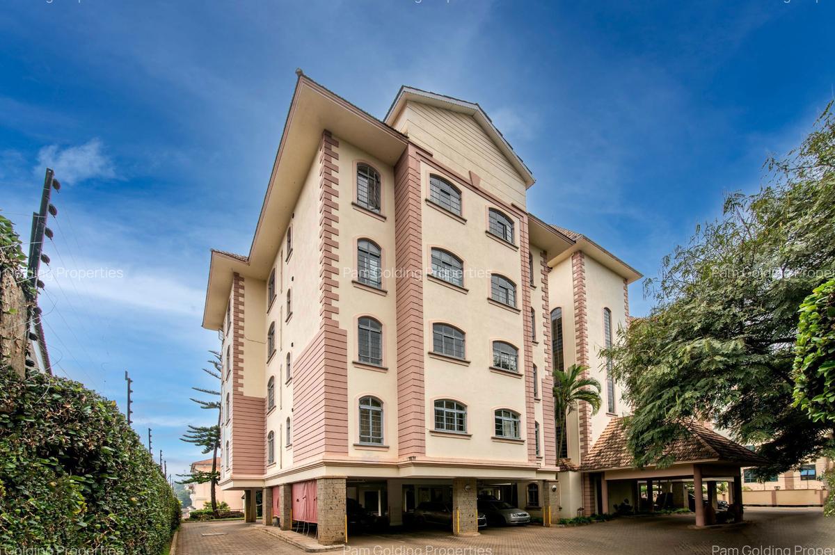 3 Bed Apartment with En Suite at Riverside Drive - 3