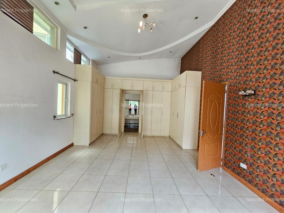 4 Bed Townhouse with En Suite in Riverside - 15