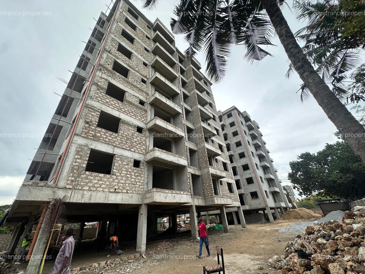Serviced 3 Bed Apartment with Swimming Pool at Moyne Drive - 2