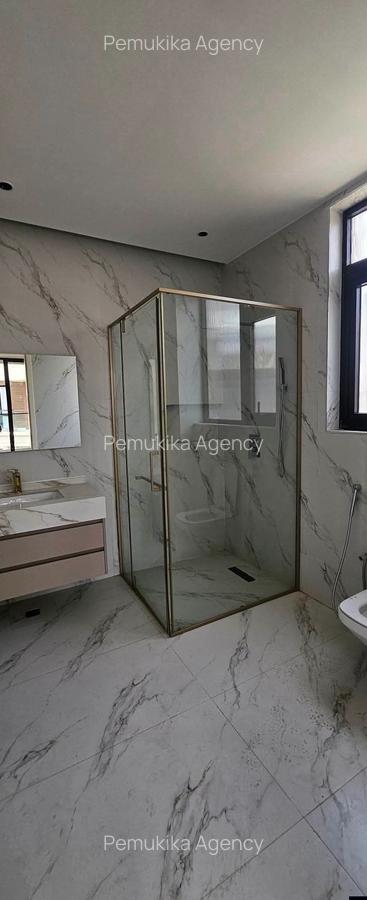 5 Bed Townhouse with En Suite in Lavington - 12