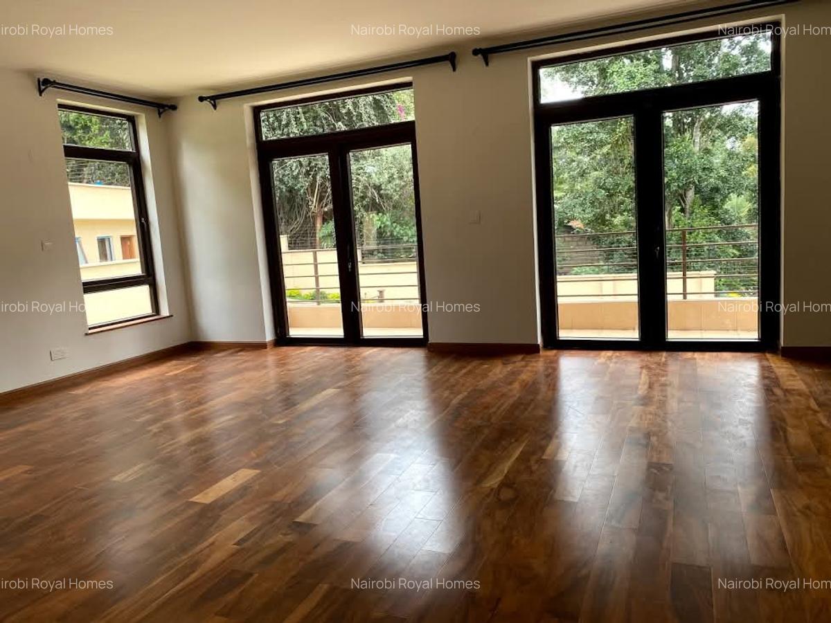 5 Bed Townhouse with En Suite at Lavington Green - 7