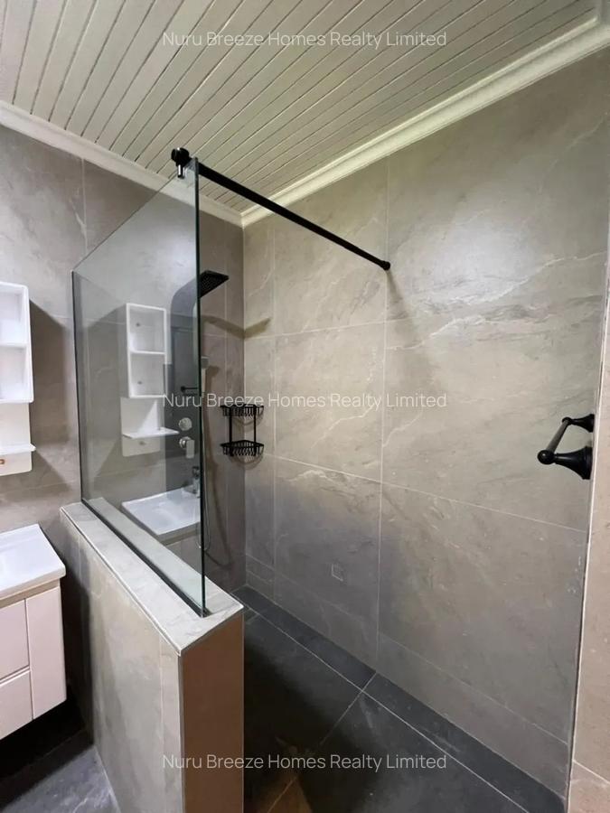 5 Bed House with En Suite in Runda - 11