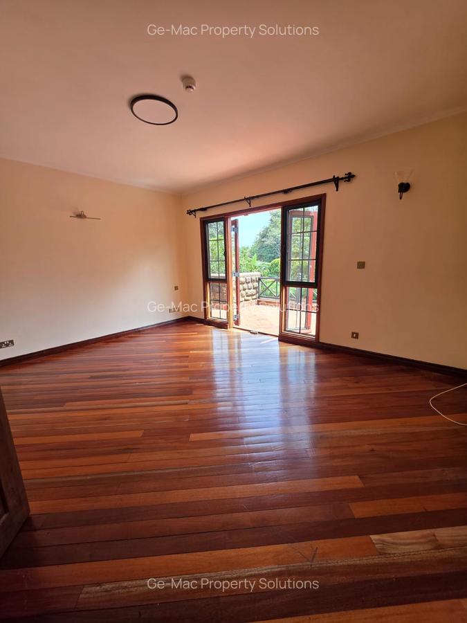 4 Bed House with En Suite in Ridgeways - 16