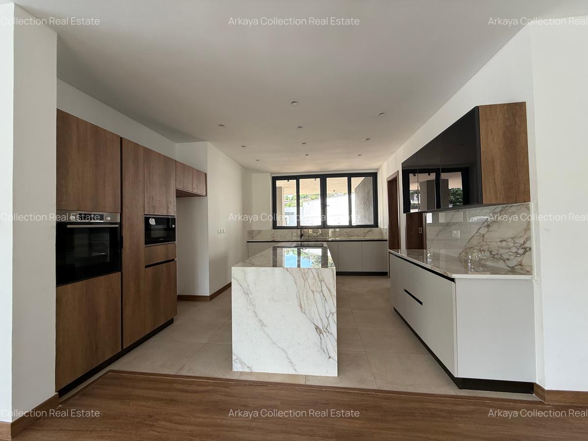 5 Bed House with En Suite in Nyari - 4