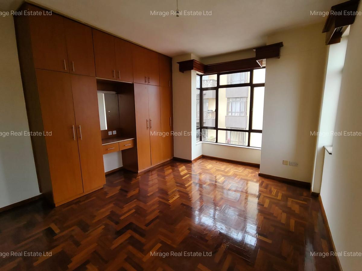 3 Bed Apartment with En Suite in Kilimani - 4