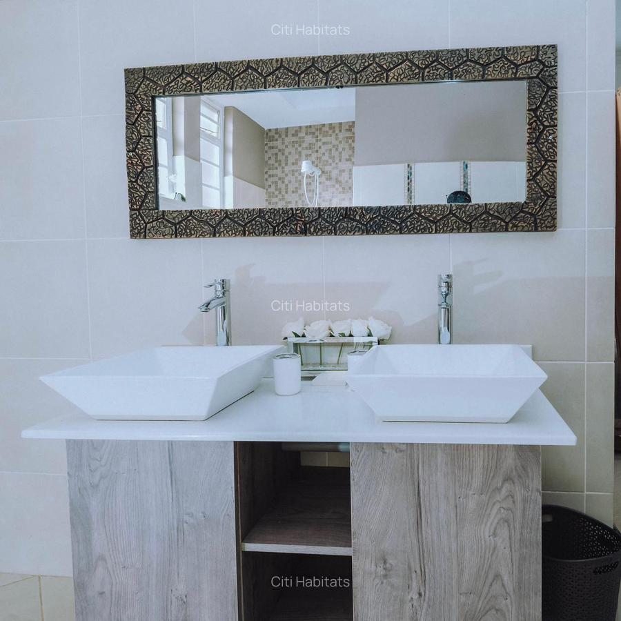 4 Bed Villa with En Suite in Kenyatta Road - 8