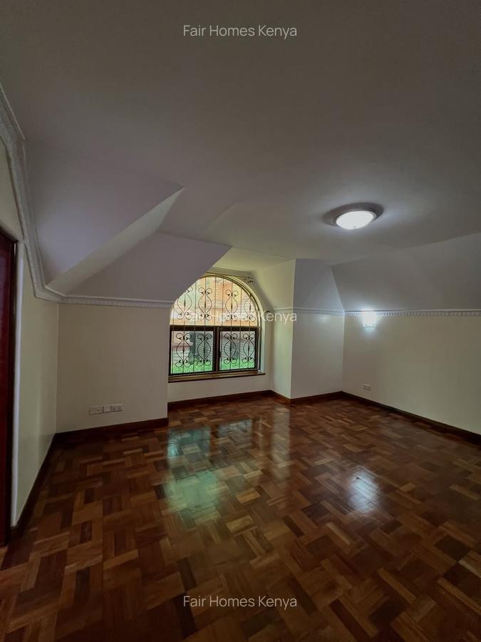 5 Bed Townhouse with En Suite at Othaya Road - 11